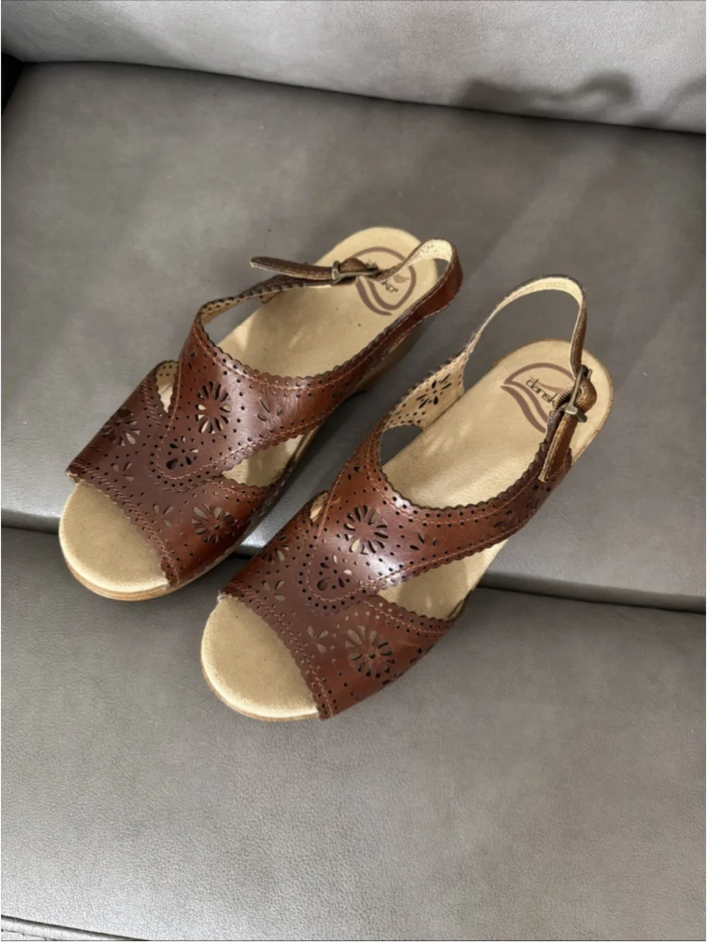 WOMEN’S DANSKO CLOG SANDALS SHOES SIZE 38 EU BROWN BEIGE STRAP ON WEDGES - Picture 2 of 9